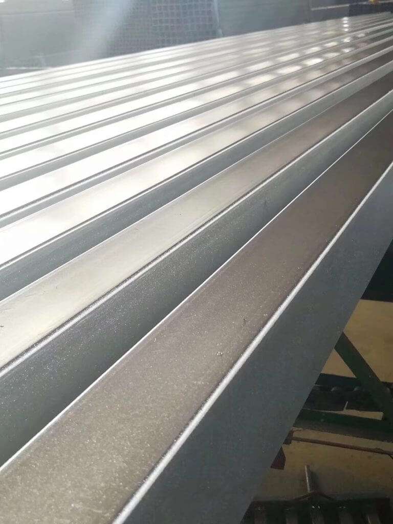 a-pic-shows-pipe-galvanizing-Galvanized-Hollow-Sections